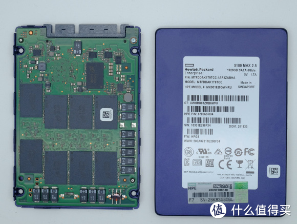 图示为5100 MAX 1920G 2.5寸 SSD拆解，PCB板上满满当当的颗粒和电容~~