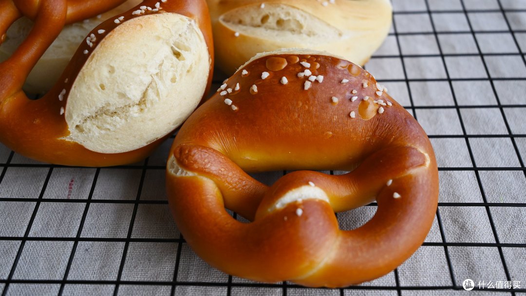 德国碱水结面包,普雷结,健康的减脂面包,独特香味,酥脆耐嚼,面包控的