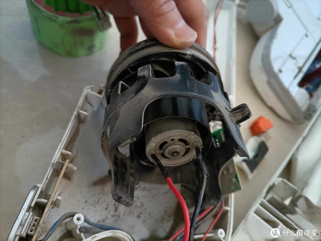 德尔玛无线吸尘器换电池失败了