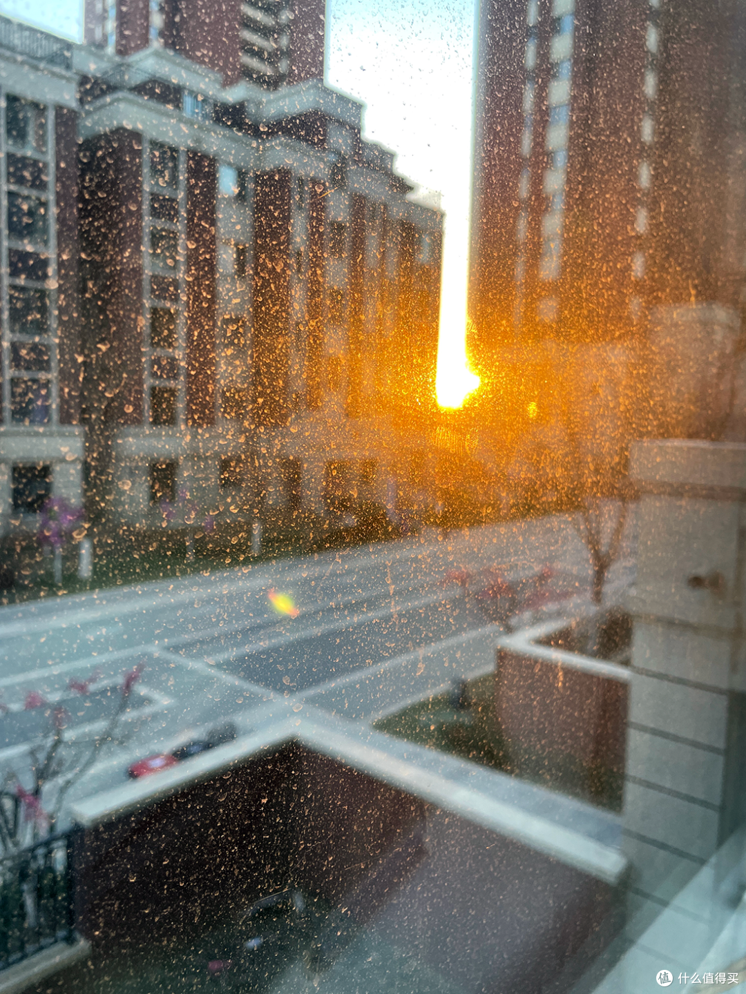 冬天玻璃又脏又难擦，用擦窗机器人作业是什么体验，科沃斯W1 PRO评测