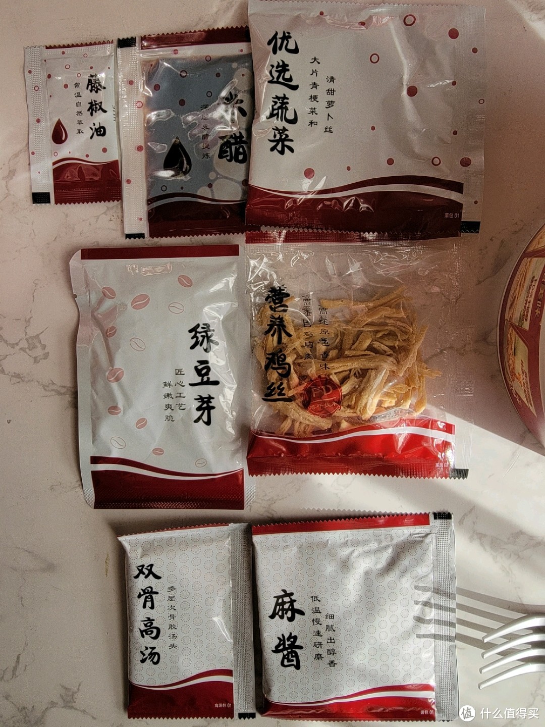 寒冷冬日怎么度过，六款小众宝藏速食面真实大评测（六款全都吃过算我输！）