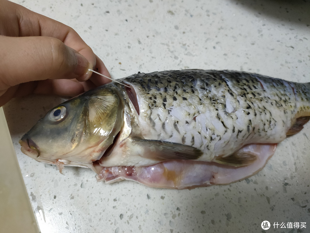 鱼肉去腥，别只知道加料酒，这几步做好，鱼肉鲜嫩无腥味