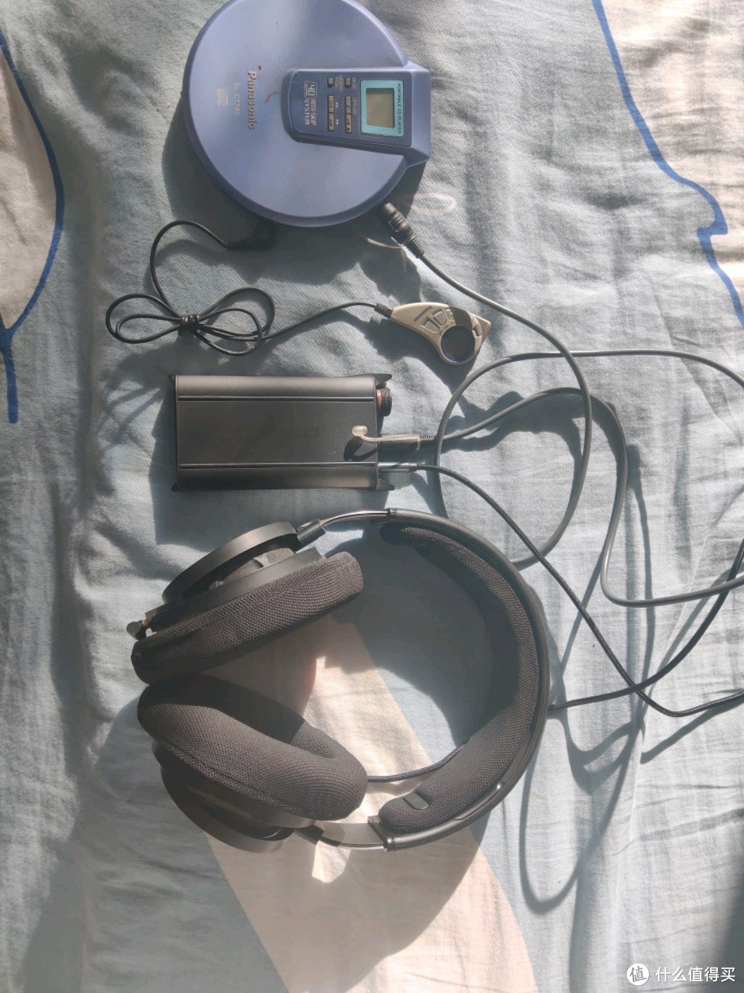 CD机，解码耳放，耳机组成的听音系统