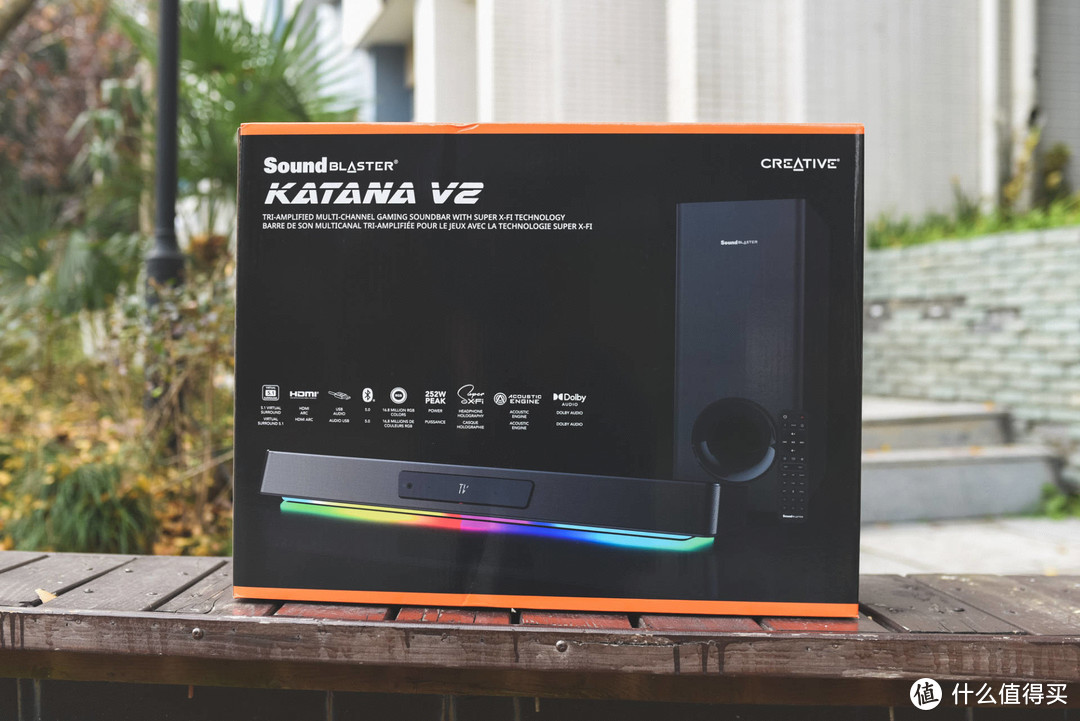 时隔五年，带来桌面音箱新威胁，华丽再升级的创新科技Katana V2