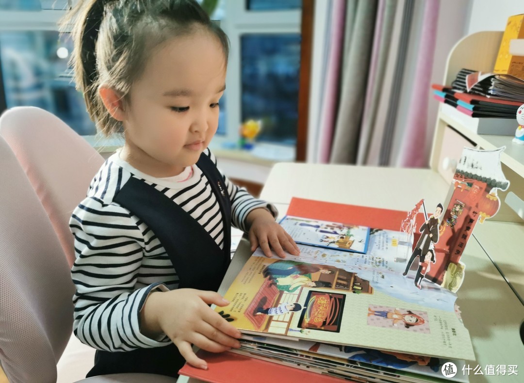 带孩子阅读《中国传统节日》立体书，一起感受中国传统文化