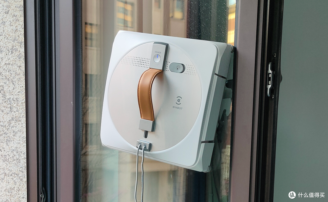 冬天玻璃又脏又难擦，用擦窗机器人作业是什么体验，科沃斯W1 PRO评测