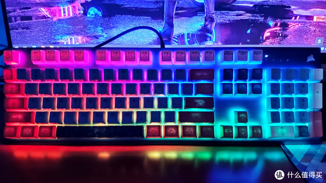 改装？完全没必要，RGB灯效拉满，美商海盗船碧海之蓝机械键盘