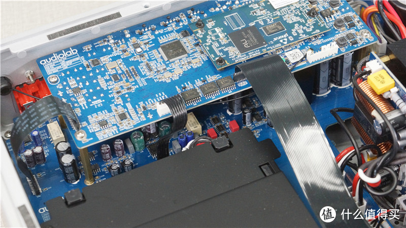 Omnia的主电路板，上部分是数字输入/输出，下部分是DAC和模拟部分