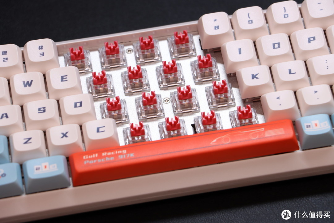 达摩鲨（Darmoshark）K5 Gulf Racing联名版 双模机械键盘开箱评测