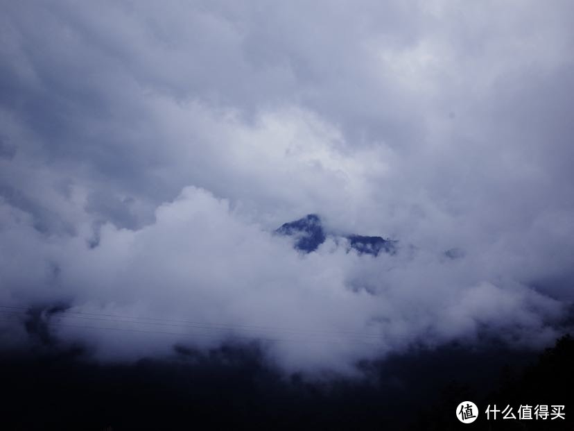 大老远到了观景台，却没有看到高黎贡山的主峰，确实有点遗憾了，不过旅行嘛，总是有遗憾的