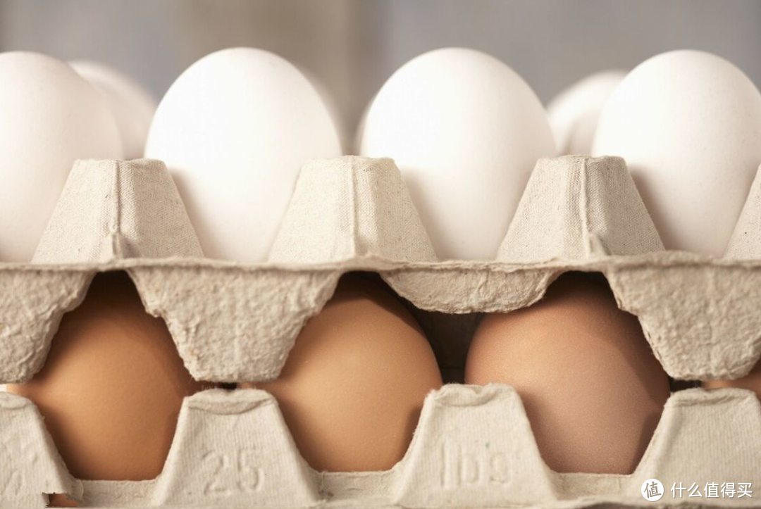 买鸡蛋，选红壳还是白壳的？记住“2不买”，选购好鸡蛋简单多了