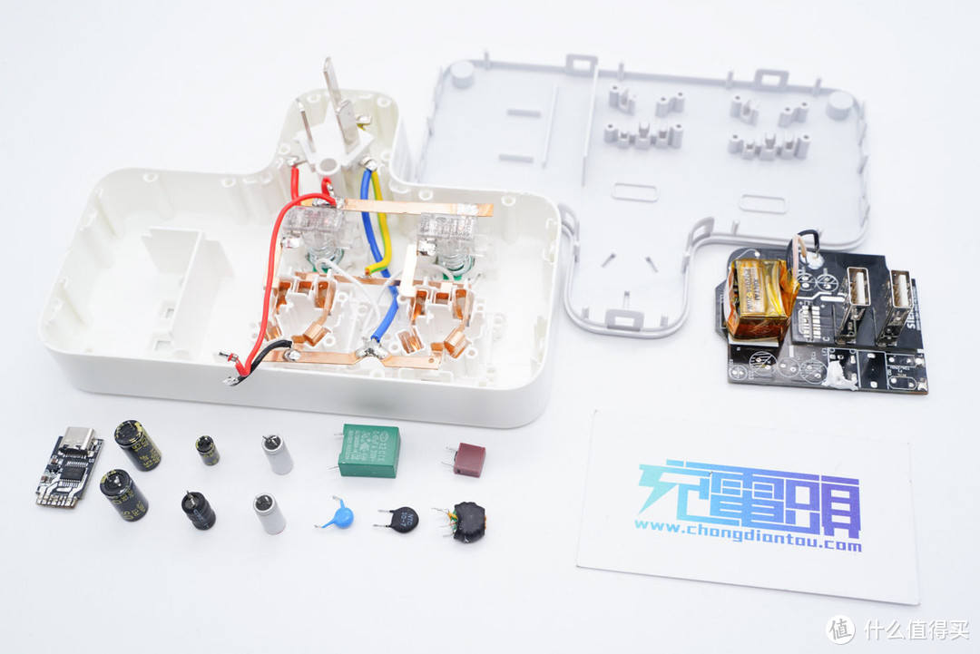 拆解报告：SIEMENS西门子20W快充品字型插座