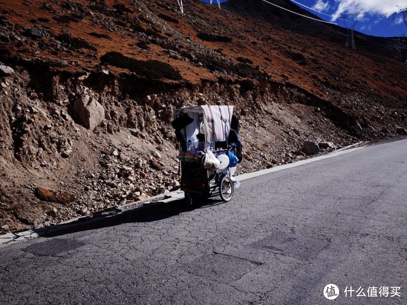 去西藏的路上，经常会遇到这些徒步去西藏的人，确实很厉害