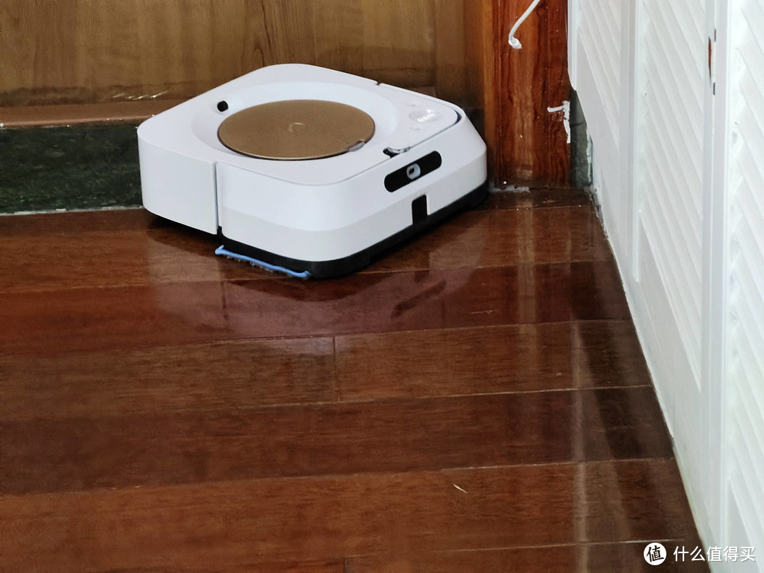 ​一擦一拖，轻松联动搞定深度清洁 - iRobot s9+扫地机器人 & m6擦地机器人