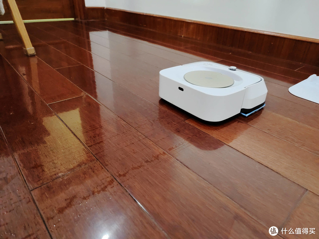 ​一擦一拖，轻松联动搞定深度清洁 - iRobot s9+扫地机器人 & m6擦地机器人