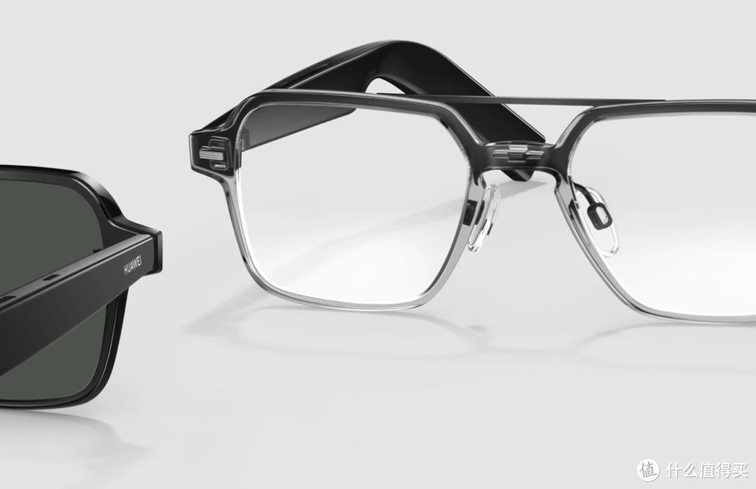 华为发布首款鸿蒙汽车、垂直折叠屏手机、血压手表和智能眼镜