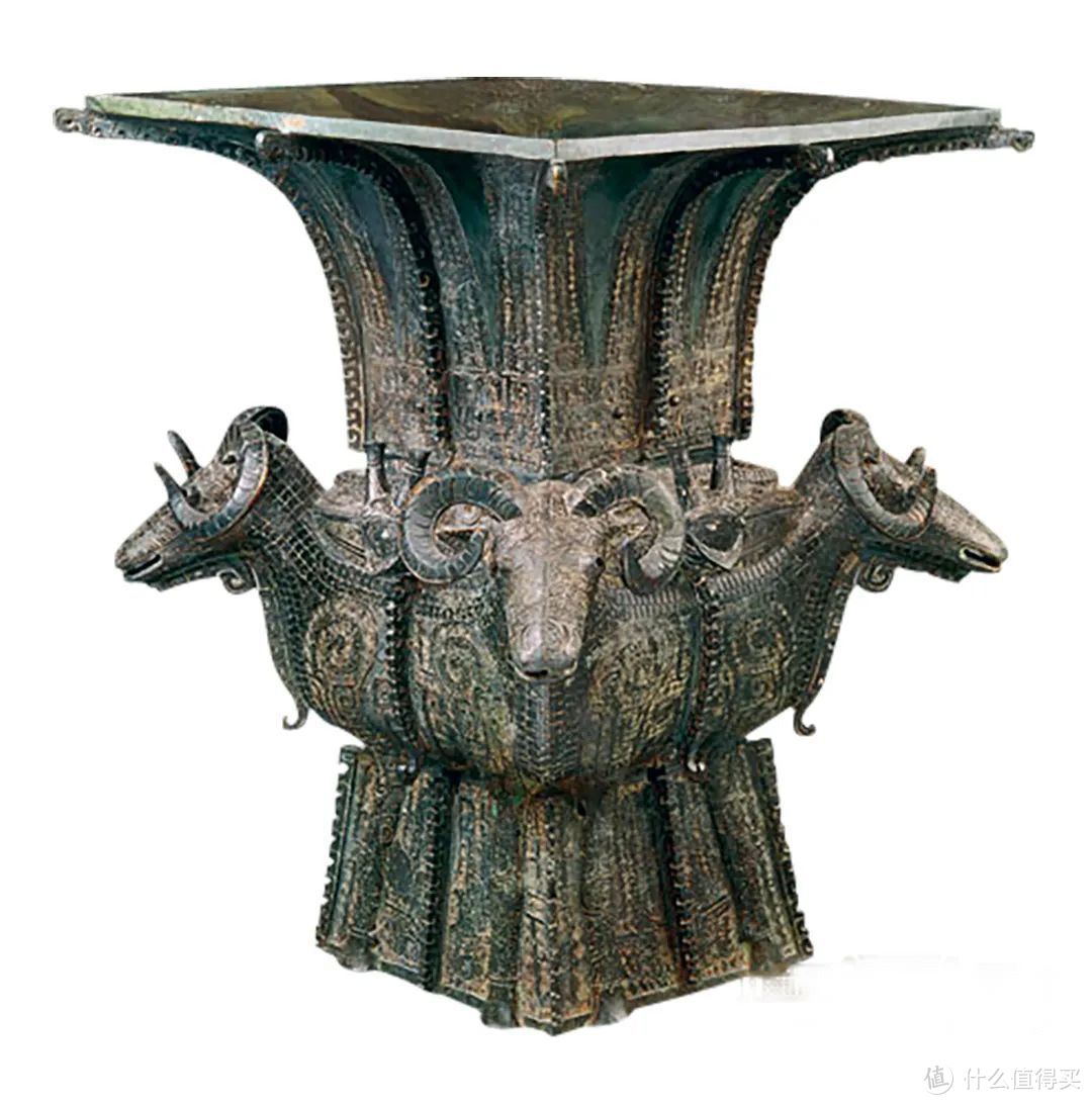 青铜四羊方尊是中国现存商代青铜方尊中最大的一件，属于祭祀用品。 ©网络
