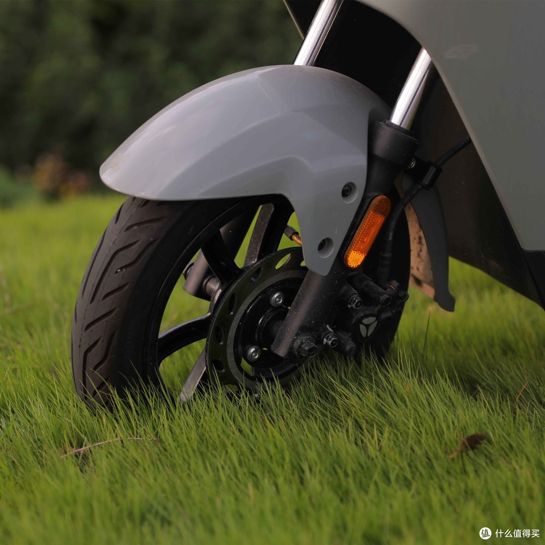 冬日通勤应该选的电动车雅迪de2臻行版