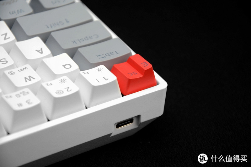 独一无二的ESC，小呆虫GK61轻弹版珊瑚海机械键盘开箱