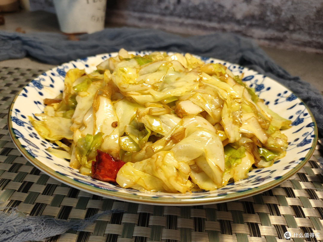 和大厨学的手撕包菜做法口感脆爽特入味好吃的关键在于这几点