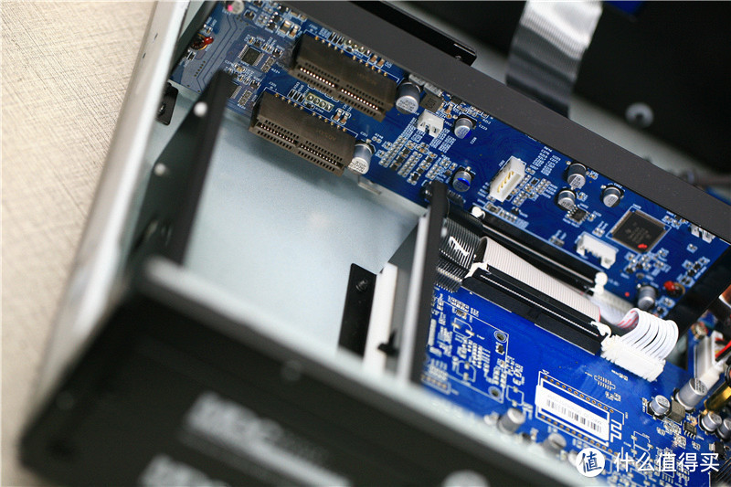 C658自带2个扩展插槽，可以通过扩展卡来扩展播放机的功能