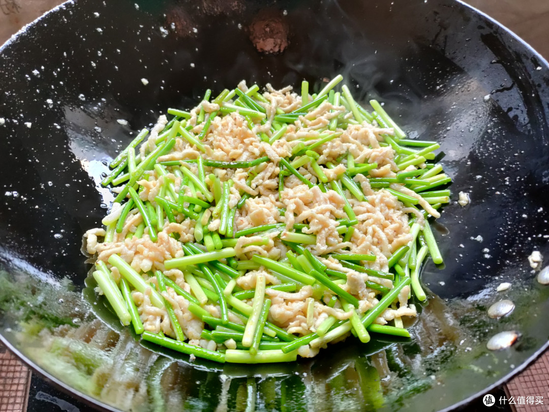 炒蒜苔焯水还是直接炒都不对教你正确做法焦香入味口感脆