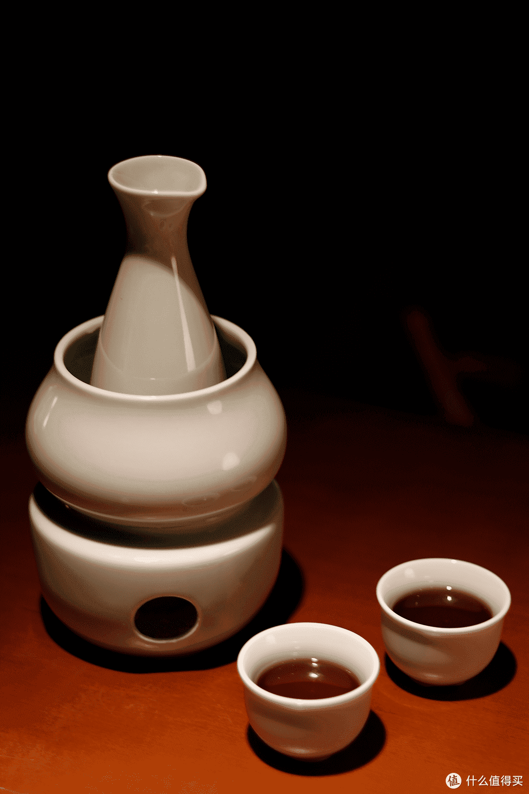 黄酒隔水烫热是最为常见的饮用方式 08图虫创意冬日温饮是最常出现