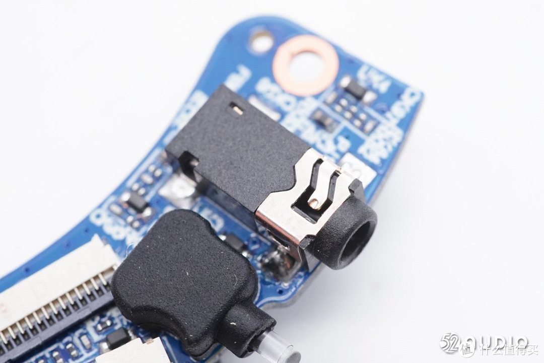 飞利浦Fidelio L3头戴降噪耳机拆解报告：高通蓝牙芯片，索尼降噪解决方案