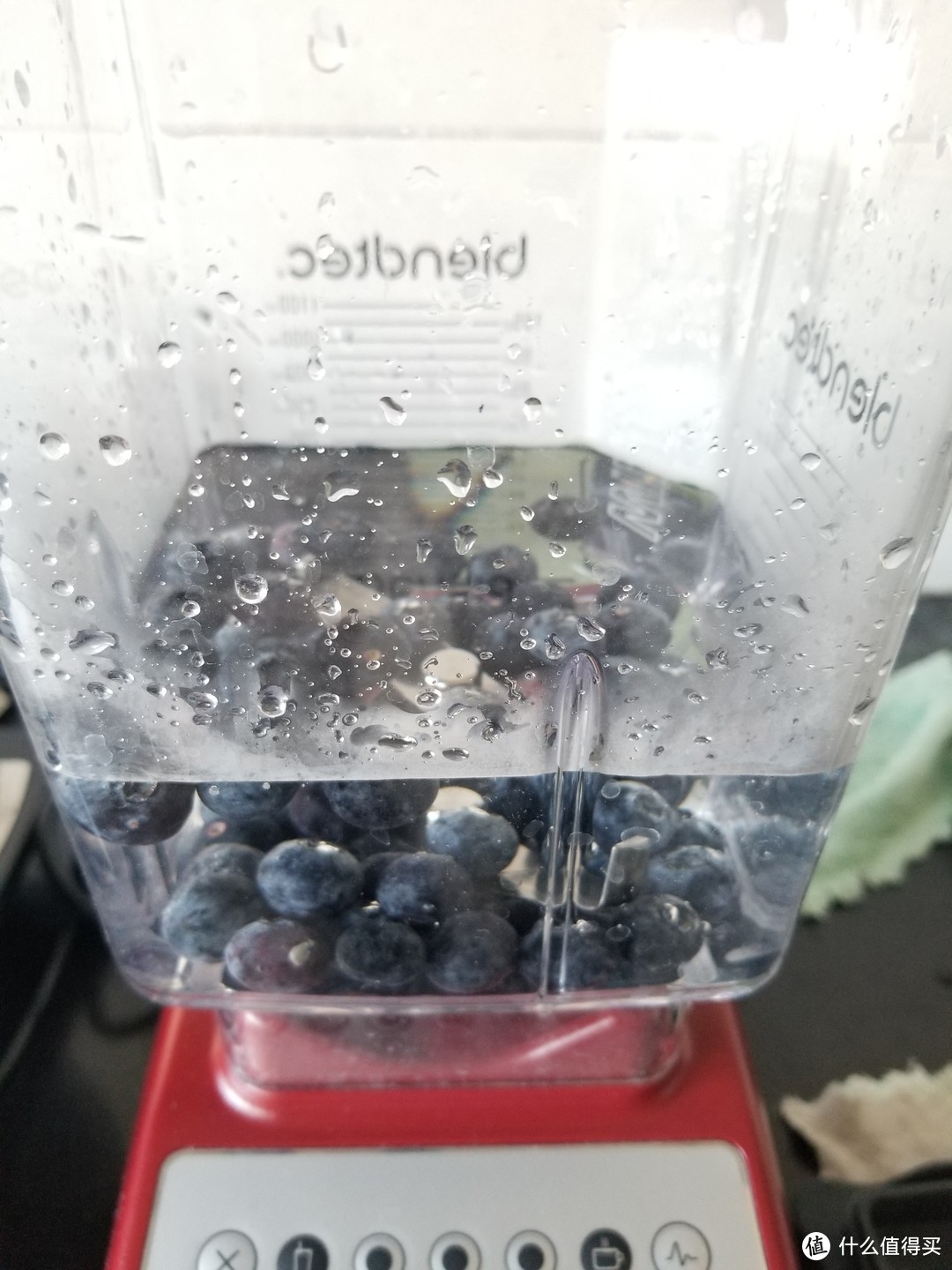 蓝莓和水