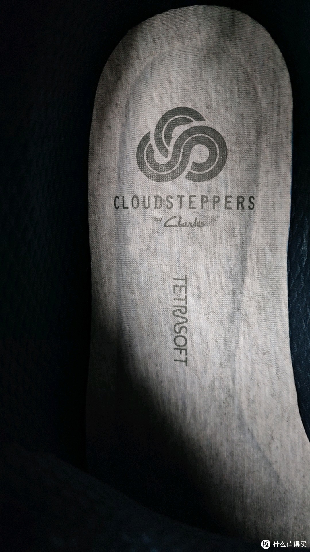 鞋垫上有Cloudsteppers 云步系列的标识 