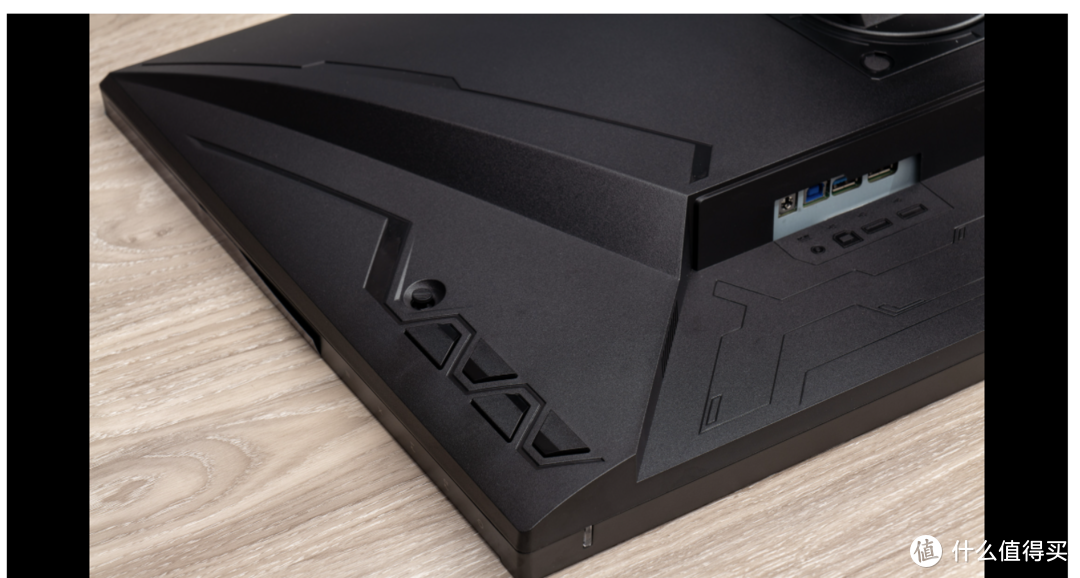 华硕 TUF Gaming VG28UQL1A 电竞显示器评测：适合小桌面的 4K/144Hz HDMI 2.1 小屏好物
