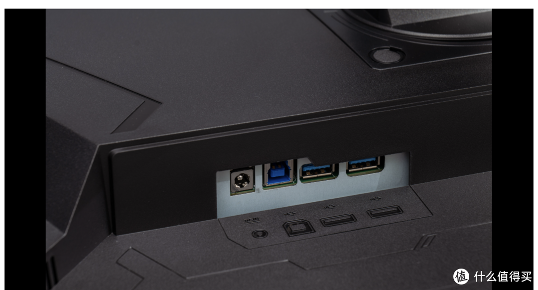 华硕 TUF Gaming VG28UQL1A 电竞显示器评测：适合小桌面的 4K/144Hz HDMI 2.1 小屏好物