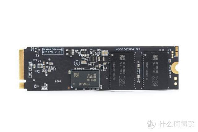 致态TiPro7000 PCIe 4.0固态硬盘，2TB可选，速度高达7400MB/s
