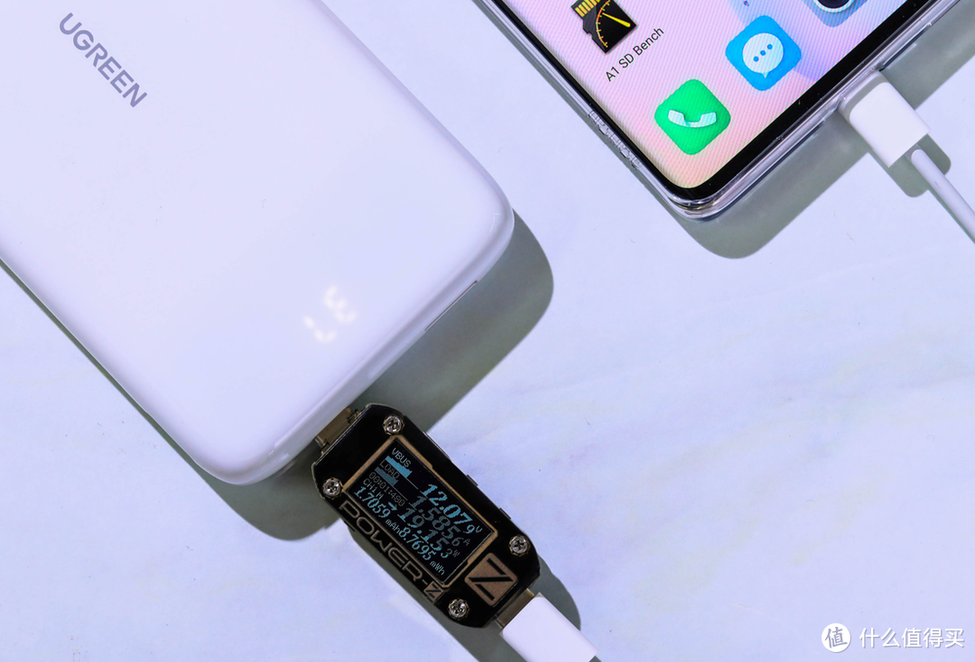 充电宝界的“iPhone 13”来了？绿联数显充电宝上手体验测评