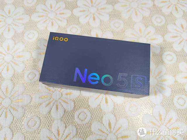 不止是专业的游戏手机，IQOO Neo5S强势来袭
