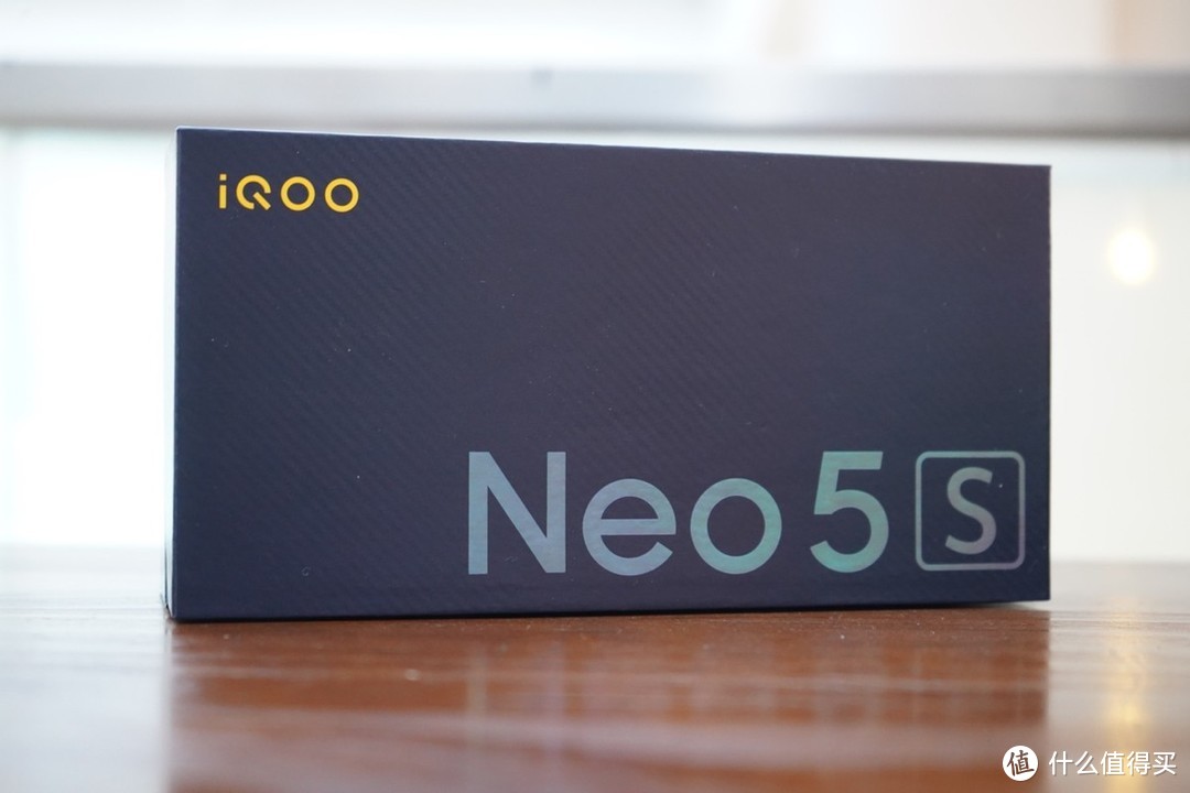 iQOO Neo 5S开箱，独显加持，准原系统，这是你2022第一台手机吗？