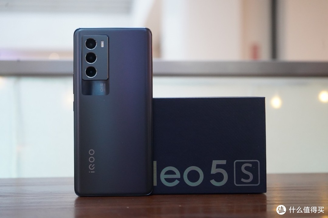 iQOO Neo 5S开箱，独显加持，准原系统，这是你2022第一台手机吗？