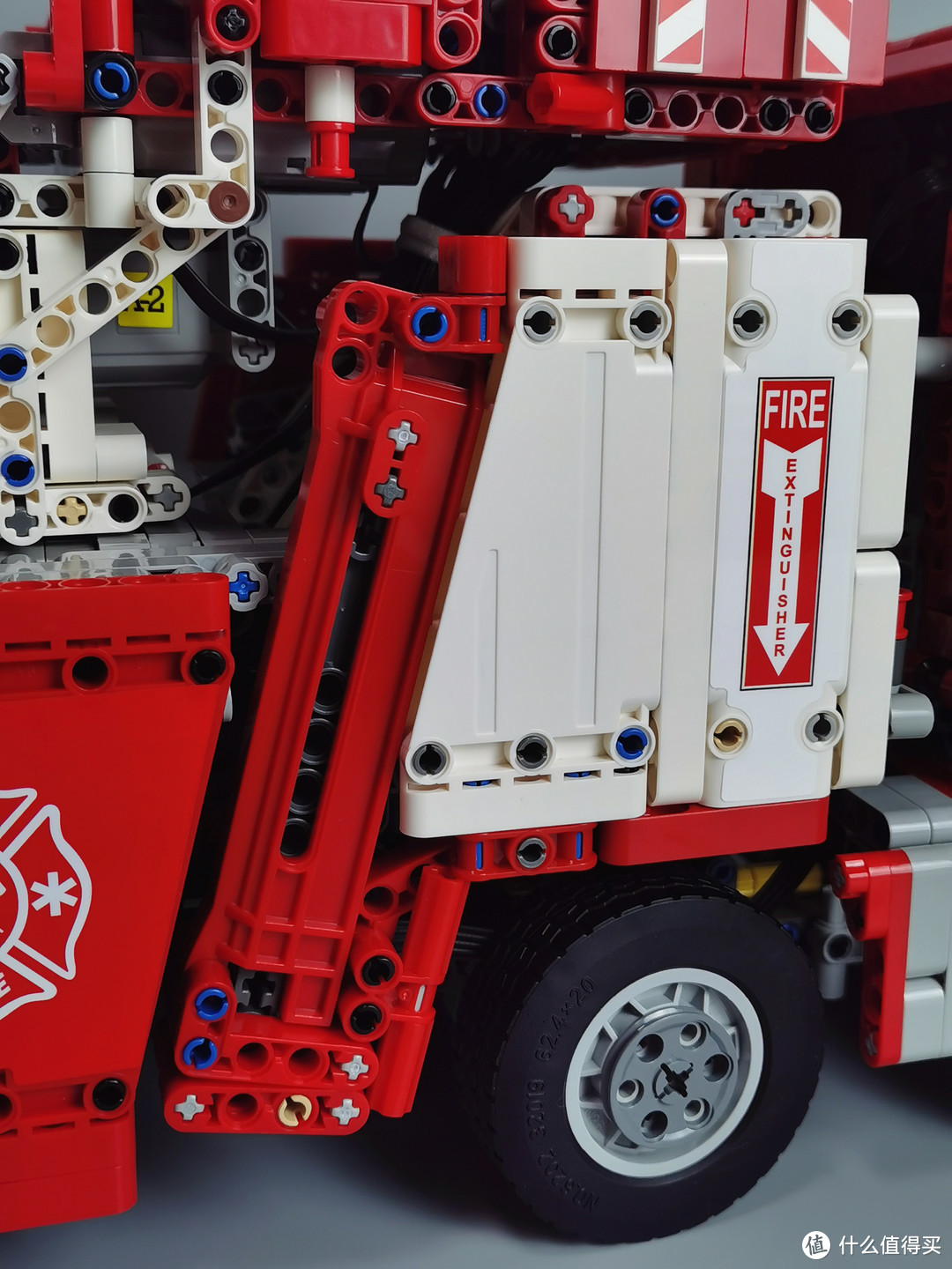 13个马达，3块锂电池，5030pcs的泰高乐消防救援车