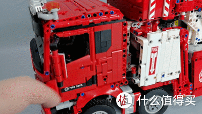 13个马达，3块锂电池，5030pcs的泰高乐消防救援车