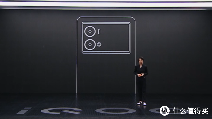 iQOO 9 系列发布，双50MP微云台、新骁龙8、配120W氮化镓充电头、2K E5 120Hz曲面屏