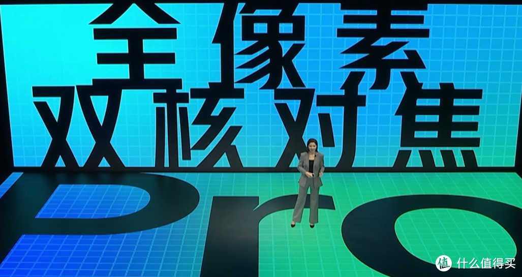 iQOO 9 系列发布，双50MP微云台、新骁龙8、配120W氮化镓充电头、2K E5 120Hz曲面屏