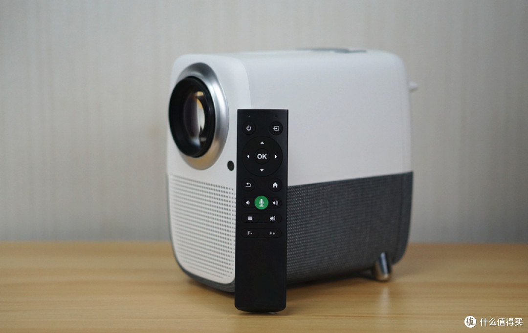 真1080P+LCD显示技术,2000元内最强家用投影仪上手评测