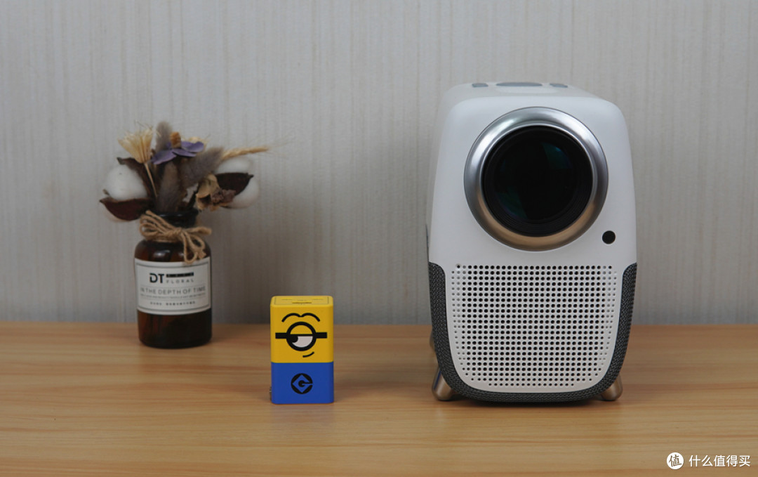 真1080P+LCD显示技术,2000元内最强家用投影仪上手评测