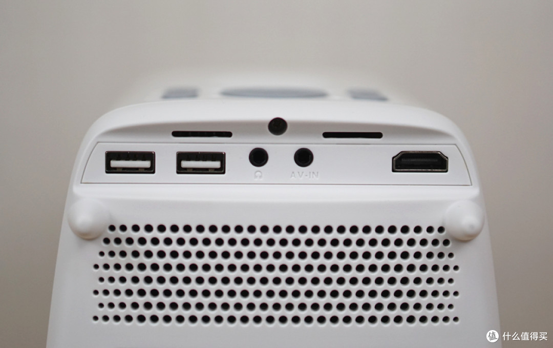 真1080P+LCD显示技术,2000元内最强家用投影仪上手评测