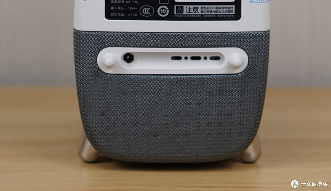 真1080P+LCD显示技术,2000元内最强家用投影仪上手评测