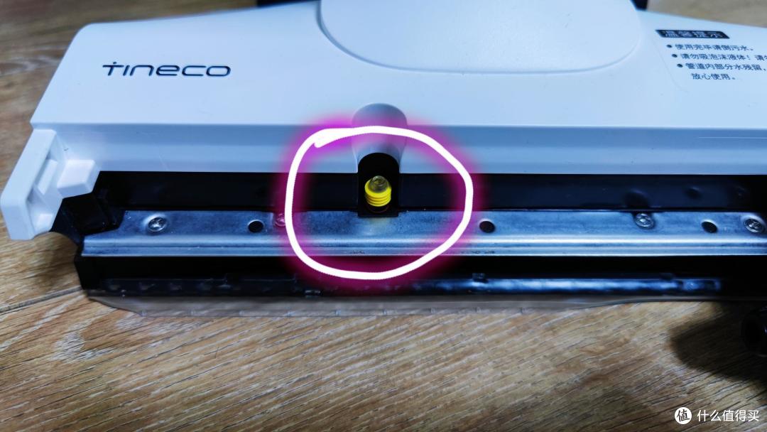 百变金刚——添可芙万2.0 Slim深度测评，洗地机+吸尘器+随手吸三合一，京东年货节来袭，好价快入手！