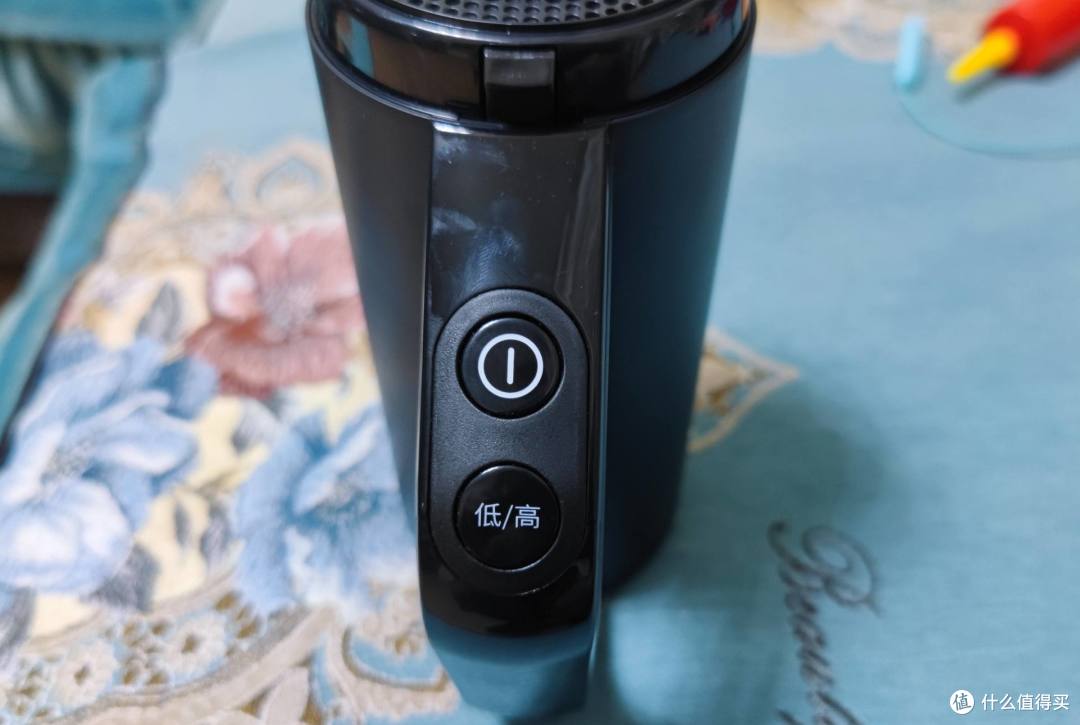 百变金刚——添可芙万2.0 Slim深度测评，洗地机+吸尘器+随手吸三合一，京东年货节来袭，好价快入手！