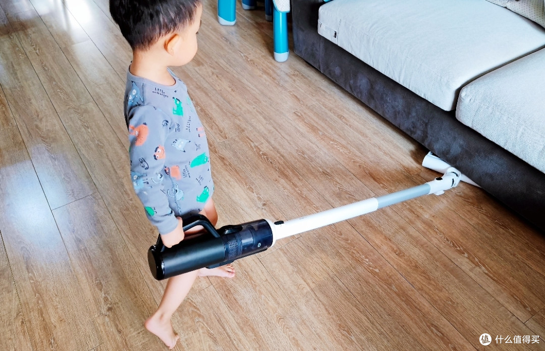百变金刚——添可芙万2.0 Slim深度测评，洗地机+吸尘器+随手吸三合一，京东年货节来袭，好价快入手！