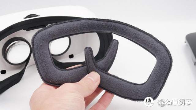 简单易用，支持焦距调节，三星GEAR VR眼镜拆解报告