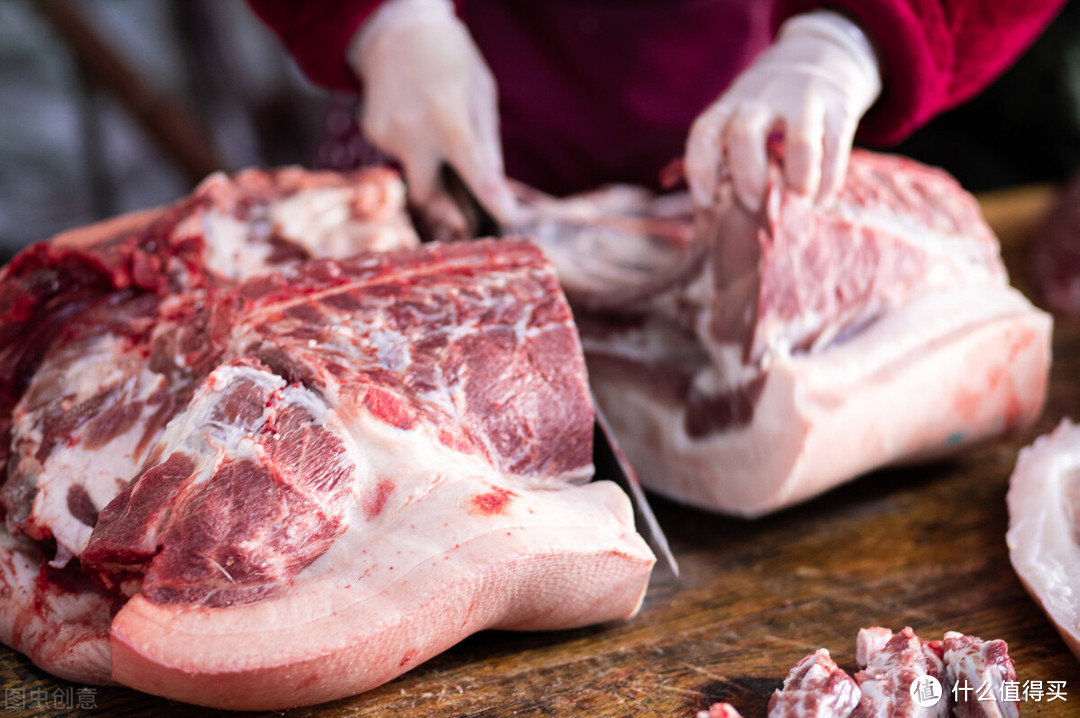 买猪肉，如何区分“注水肉”？记住3不买，次次都买新鲜肉